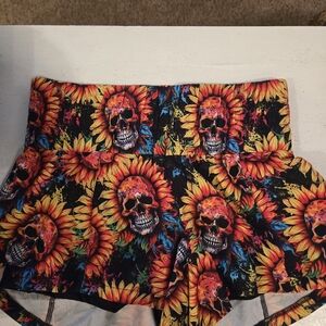 CVG womans sz Medium Sunflower shorts